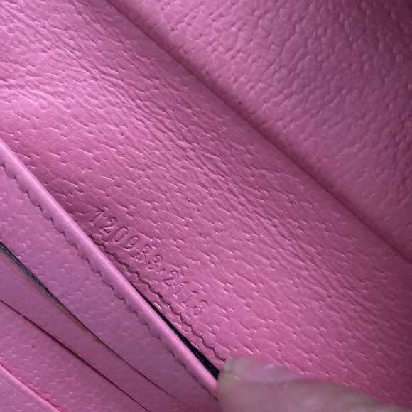 Auth Gucci hook gg  monogram wallet pink inside - Picture 4 of 7